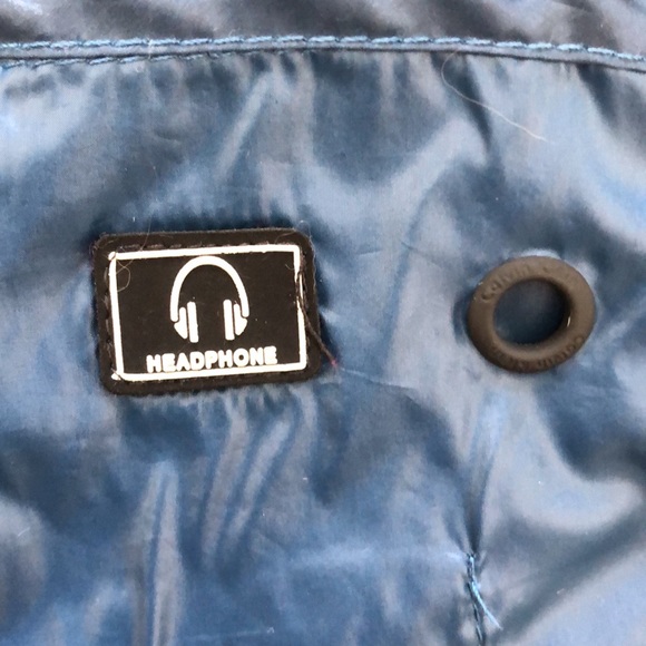 NWOT Calvin Klein Women’s Premium Down Zippered Vest with Headphone access, XL - Picture 10 of 11